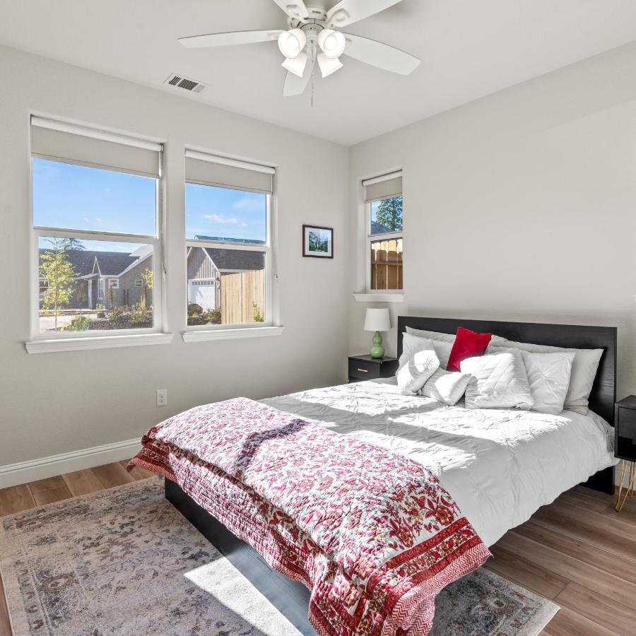 Newly Built Murphys Modern Retreat Bagian luar foto