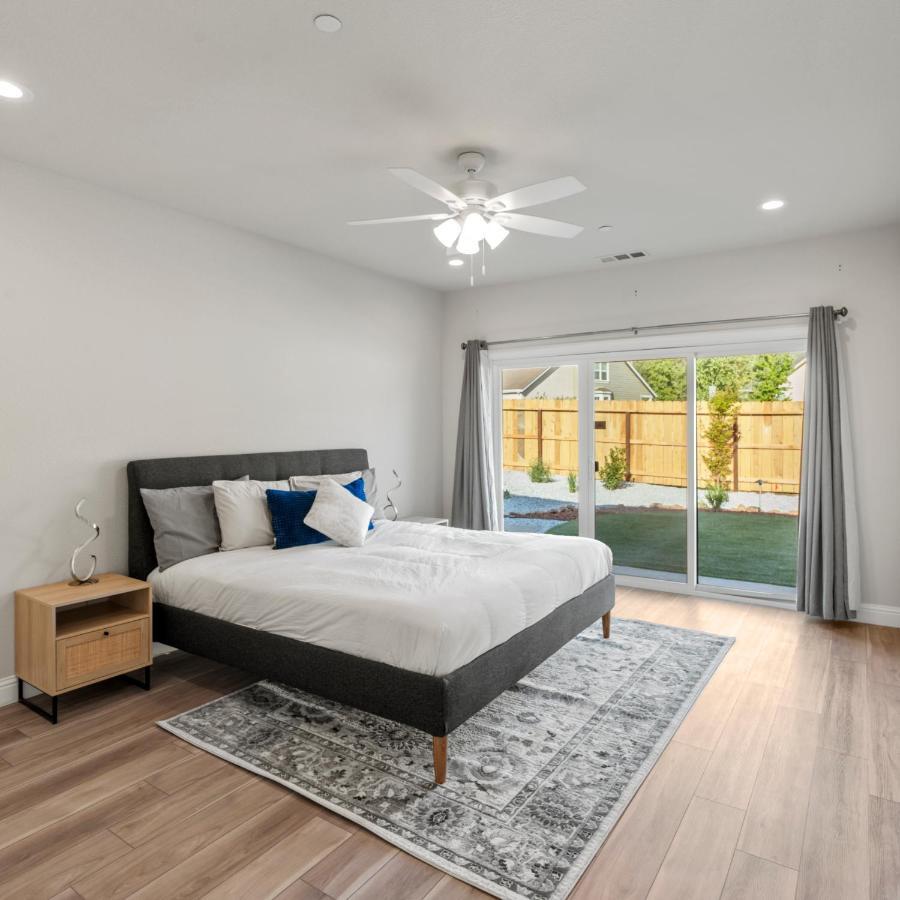 Newly Built Murphys Modern Retreat Bagian luar foto
